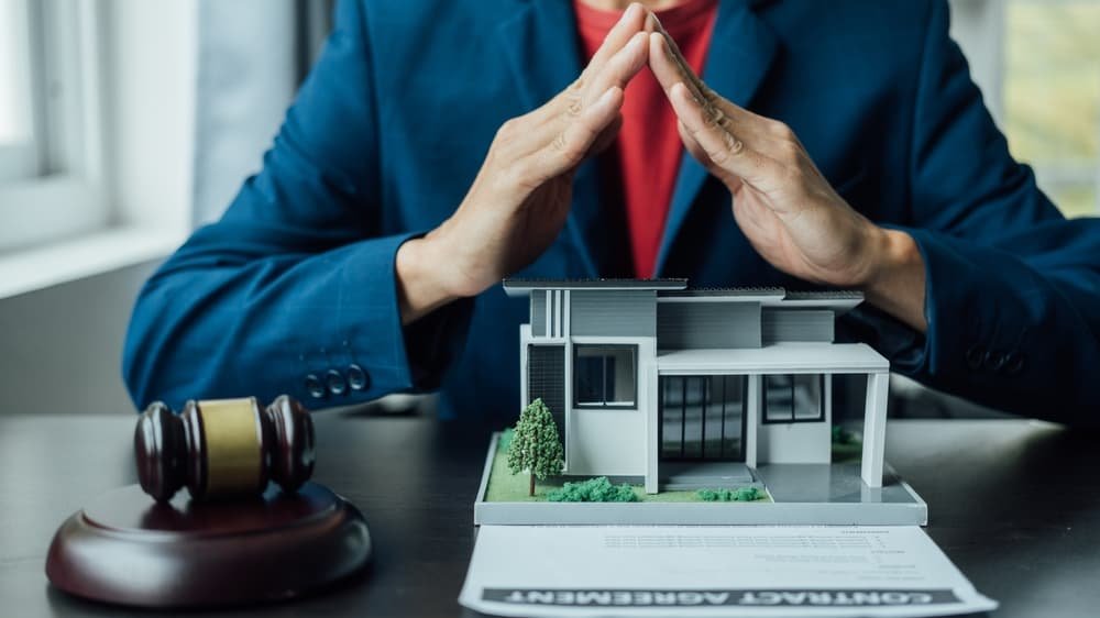 Real estate lawyer services