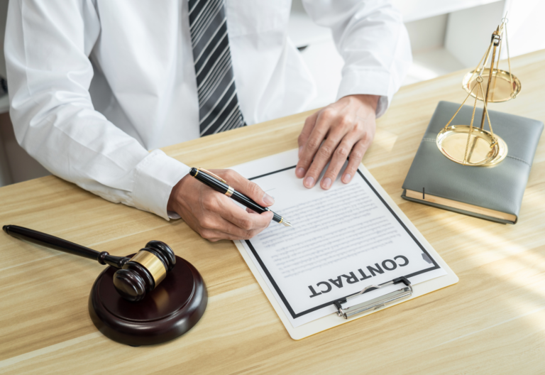 Contract drafting lawyer